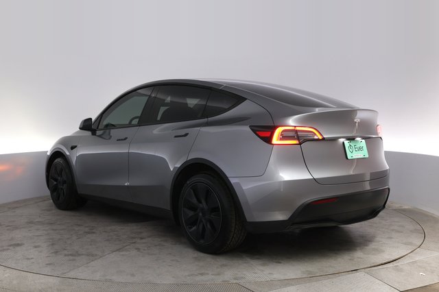 2025 Tesla Model Y — photo 13 of 23