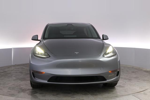 2025 Tesla Model Y — photo 9 of 23