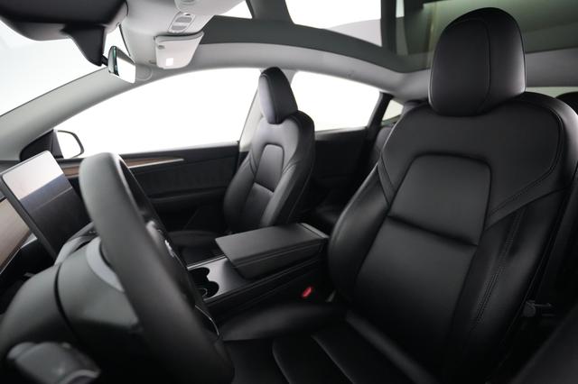2025 Tesla Model Y — photo 3 of 23