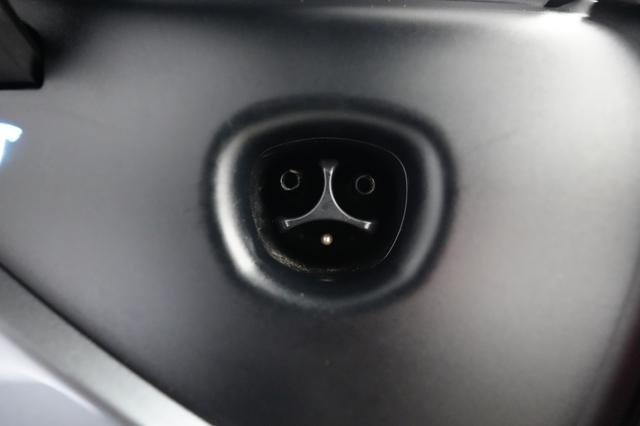 2025 Tesla Model Y — photo 8 of 23