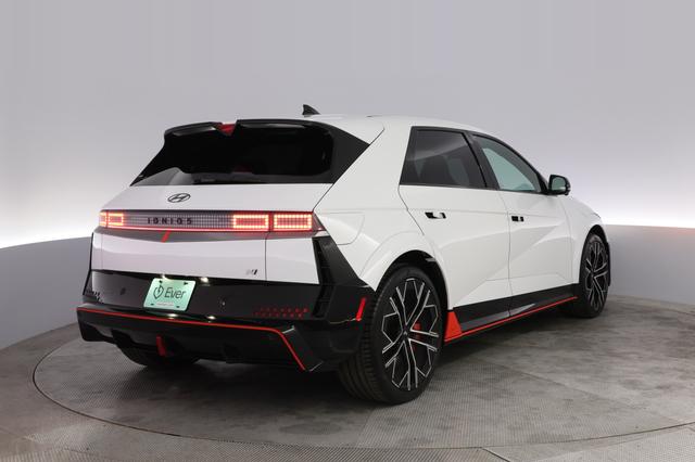 2025 Hyundai IONIQ 5 — photo 2 of 20