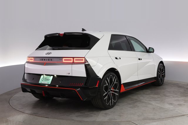 2025 Hyundai IONIQ 5 — photo 2 of 20