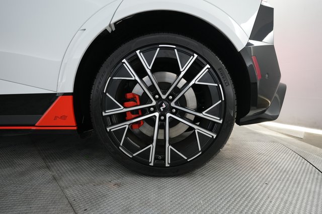 2025 Hyundai IONIQ 5 — photo 15 of 20