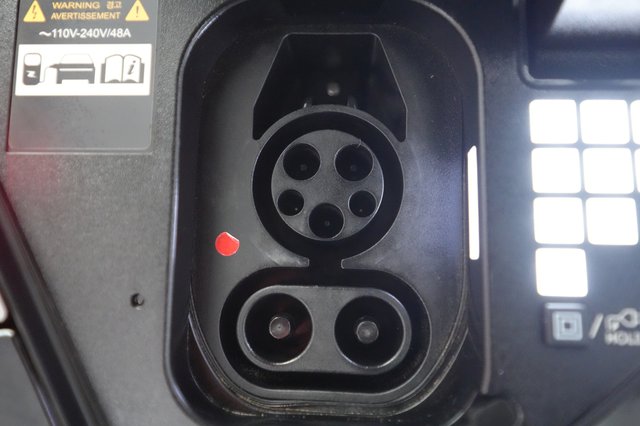 2025 Hyundai IONIQ 5 — photo 8 of 20