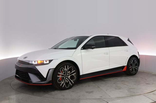 2025 Hyundai IONIQ 5 — photo 14 of 20