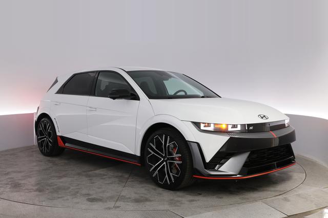2025 Hyundai IONIQ 5 — photo 10 of 20
