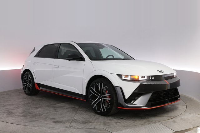 2025 Hyundai IONIQ 5 — photo 10 of 20