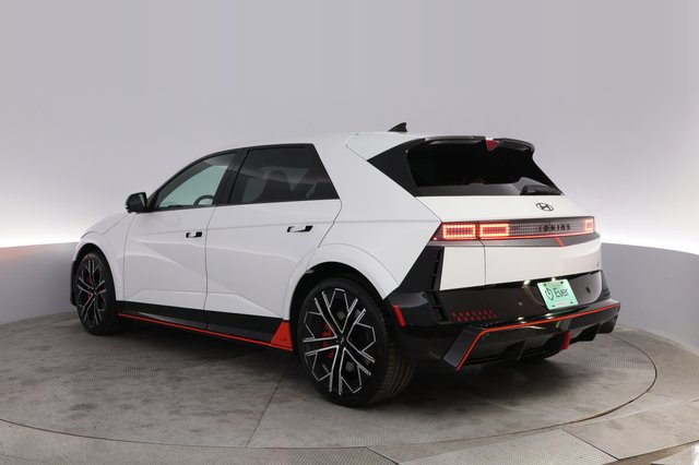 2025 Hyundai IONIQ 5 — photo 13 of 20