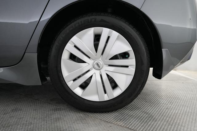 2022 Nissan LEAF — photo 7 of 20