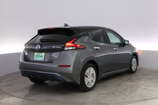 2022 Nissan LEAF — photo 2 of 20