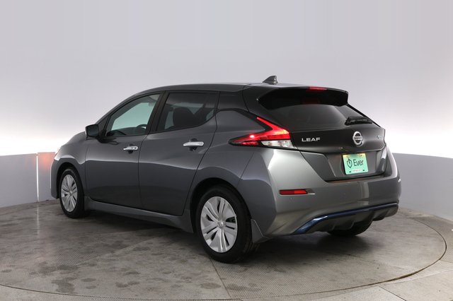 2022 Nissan LEAF — photo 13 of 20