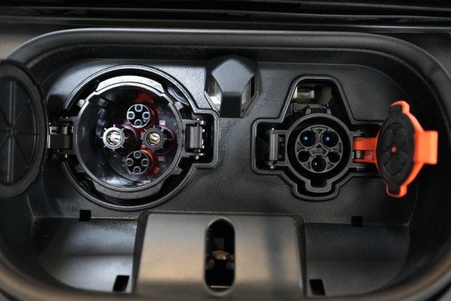 2022 Nissan LEAF — photo 8 of 20