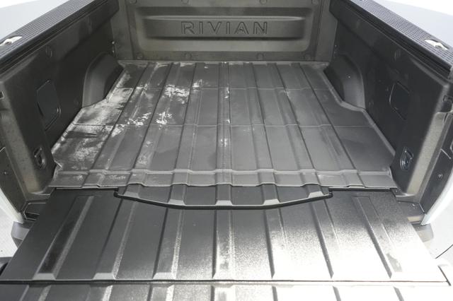 2023 Rivian R1T — photo 6 of 21