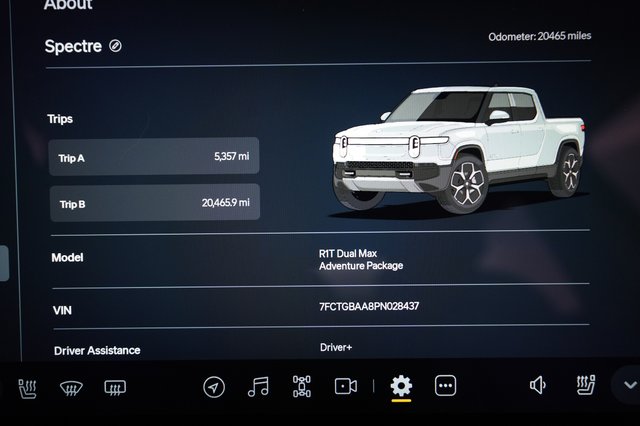 2023 Rivian R1T — photo 5 of 21