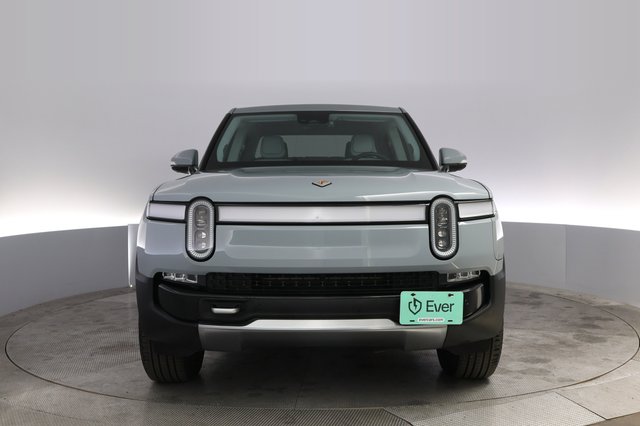 2023 Rivian R1T — photo 9 of 21