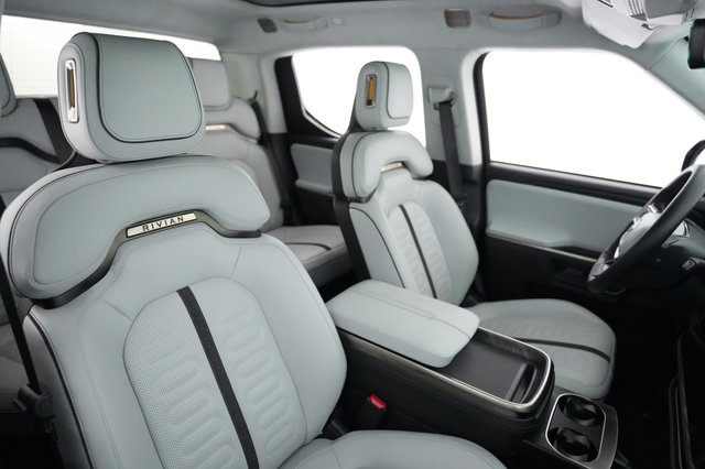 2023 Rivian R1T — photo 18 of 21