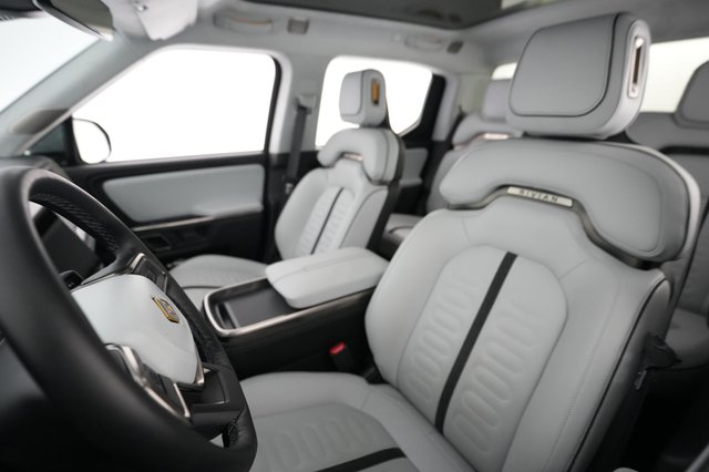 2023 Rivian R1T — photo 3 of 21