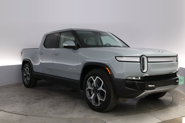 2023 Rivian R1T — photo 10 of 21