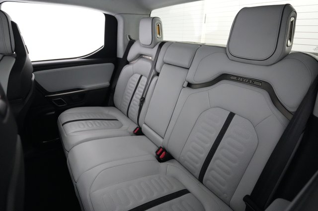 2023 Rivian R1T — photo 19 of 21