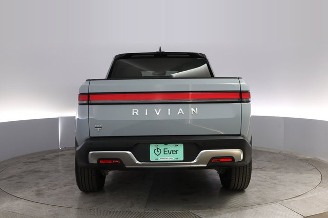2023 Rivian R1T — photo 12 of 21