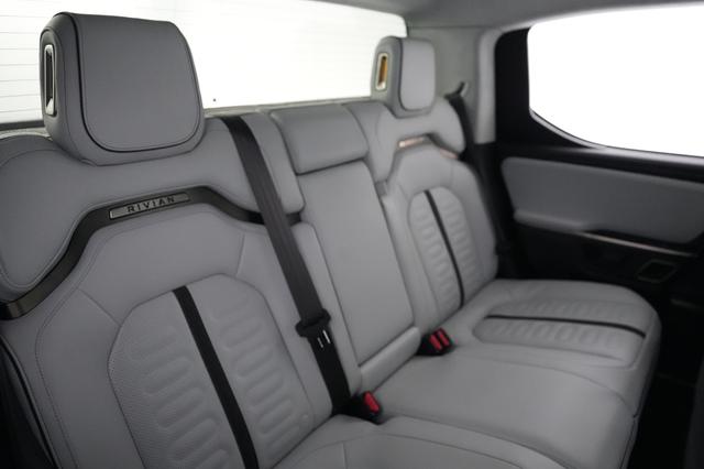 2023 Rivian R1T — photo 4 of 21