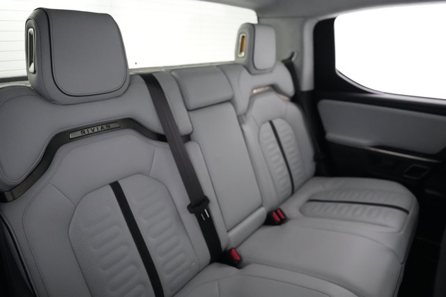 2023 Rivian R1T — photo 4 of 21
