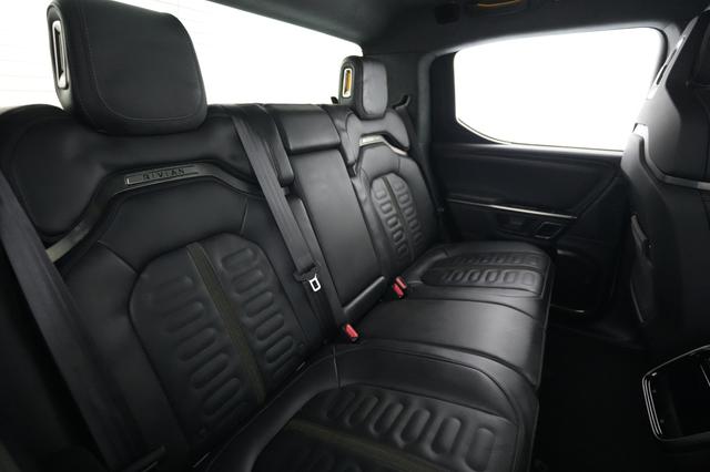 2023 Rivian R1T — photo 4 of 21