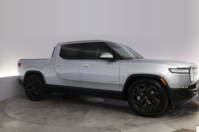 2023 Rivian R1T — photo 11 of 21