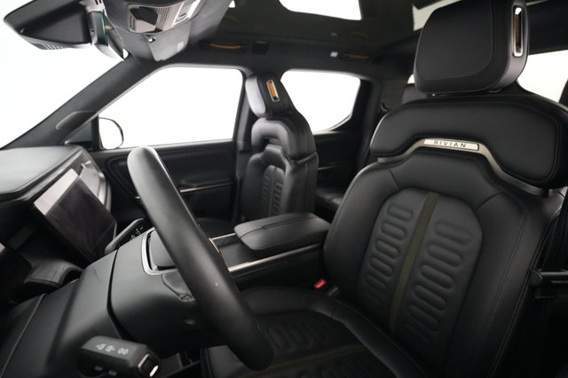 2023 Rivian R1T — photo 3 of 21
