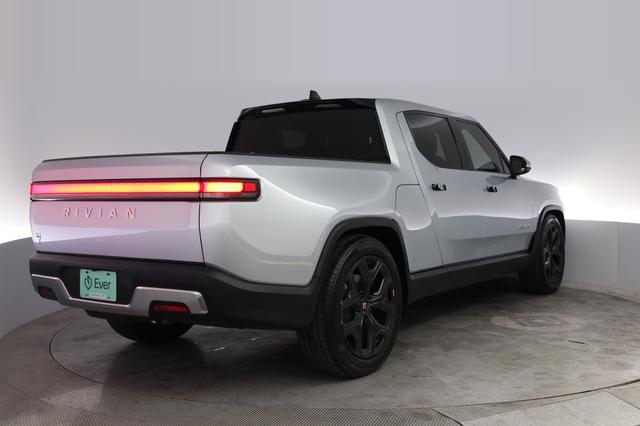 2023 Rivian R1T — photo 2 of 21