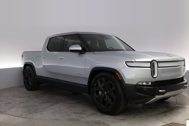 2023 Rivian R1T — photo 10 of 21