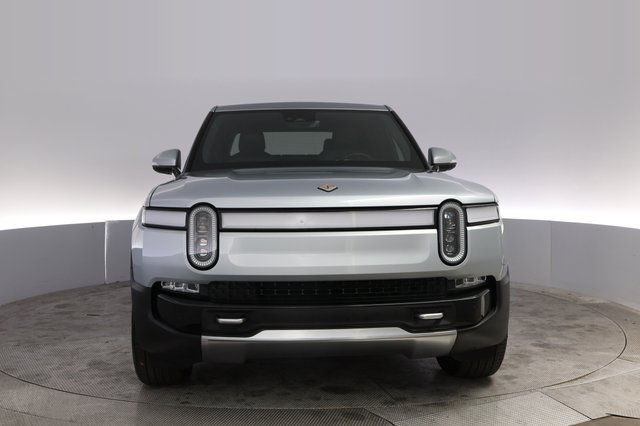 2023 Rivian R1T — photo 9 of 21