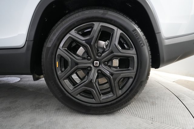 2023 Rivian R1T — photo 7 of 21
