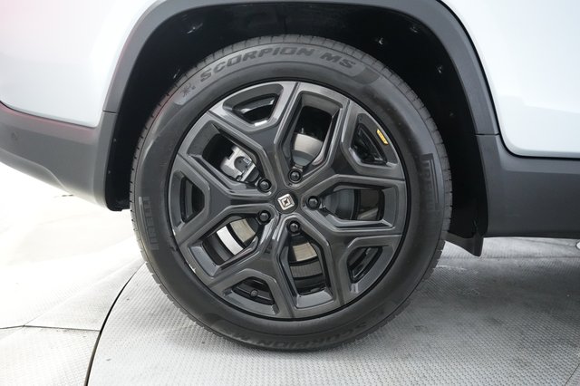 2023 Rivian R1T — photo 17 of 21