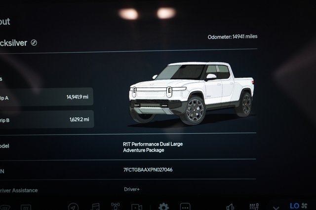 2023 Rivian R1T — photo 5 of 21