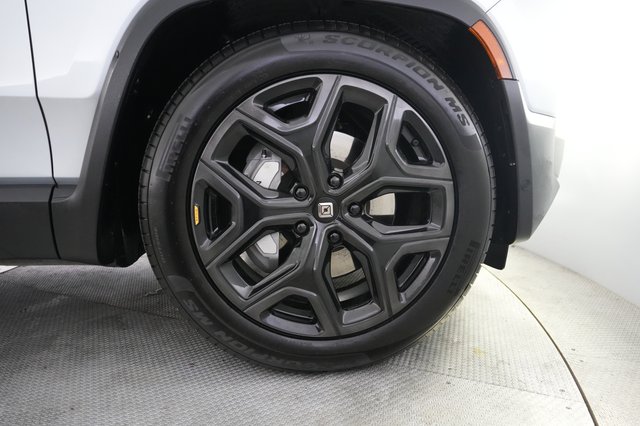 2023 Rivian R1T — photo 16 of 21
