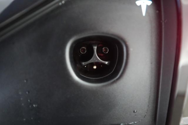 2023 Tesla Model X — photo 8 of 23