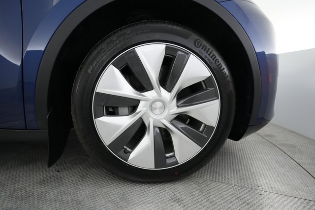 2023 Tesla Model Y — photo 16 of 23