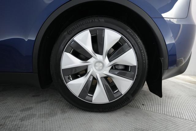 2023 Tesla Model Y — photo 7 of 23