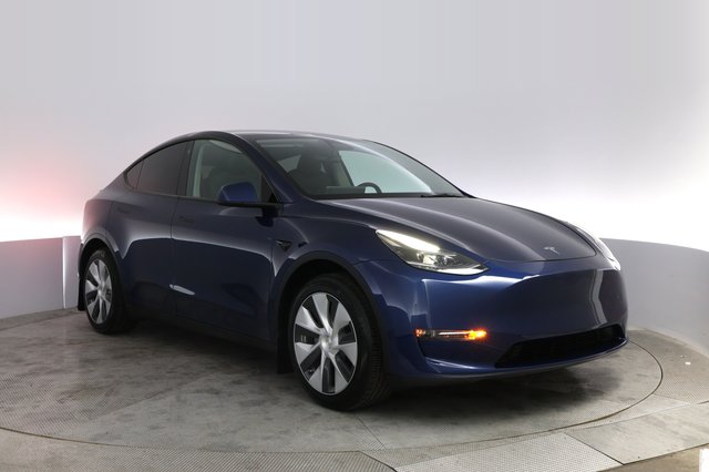 2023 Tesla Model Y — photo 10 of 23