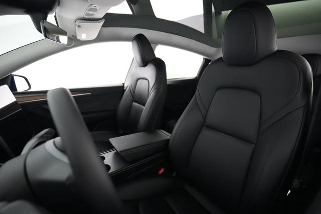 2023 Tesla Model Y — photo 3 of 23