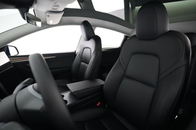 2023 Tesla Model Y — photo 3 of 23