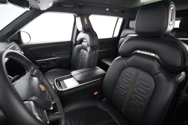 2024 Rivian R1S — photo 3 of 25