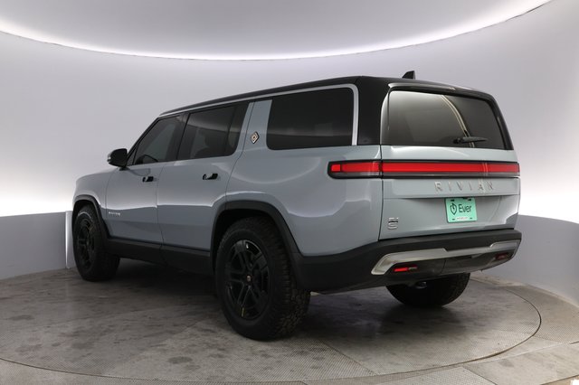 2024 Rivian R1S — photo 13 of 25