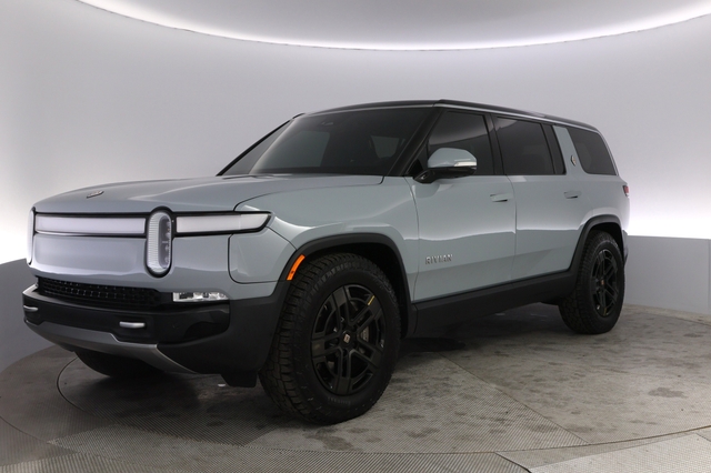 2024 Rivian R1S