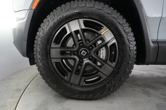 2024 Rivian R1S