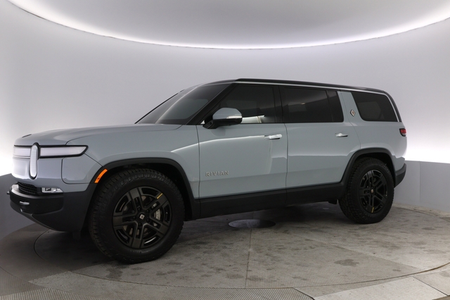 2024 Rivian R1S