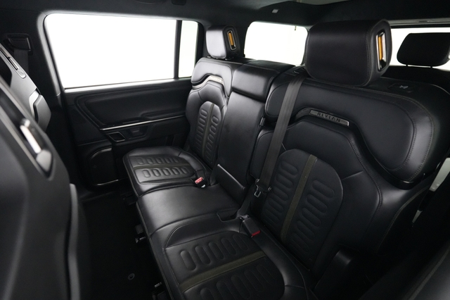 2024 Rivian R1S