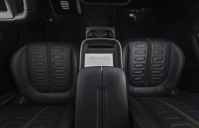 2024 Rivian R1S