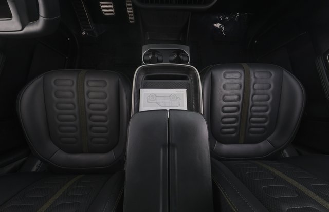 2024 Rivian R1S — photo 23 of 25
